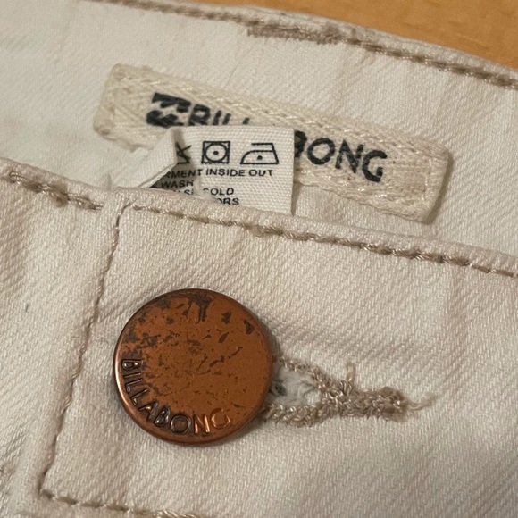 White Billabong ripped knee jeans. Size 28. Used with some stains. - Picture 6 of 12